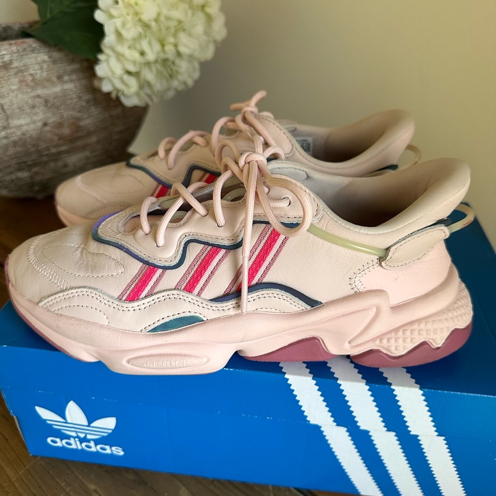 ADIDAS OZWEEGO RUNNING SHOES 8 1/2, worn once comes with box